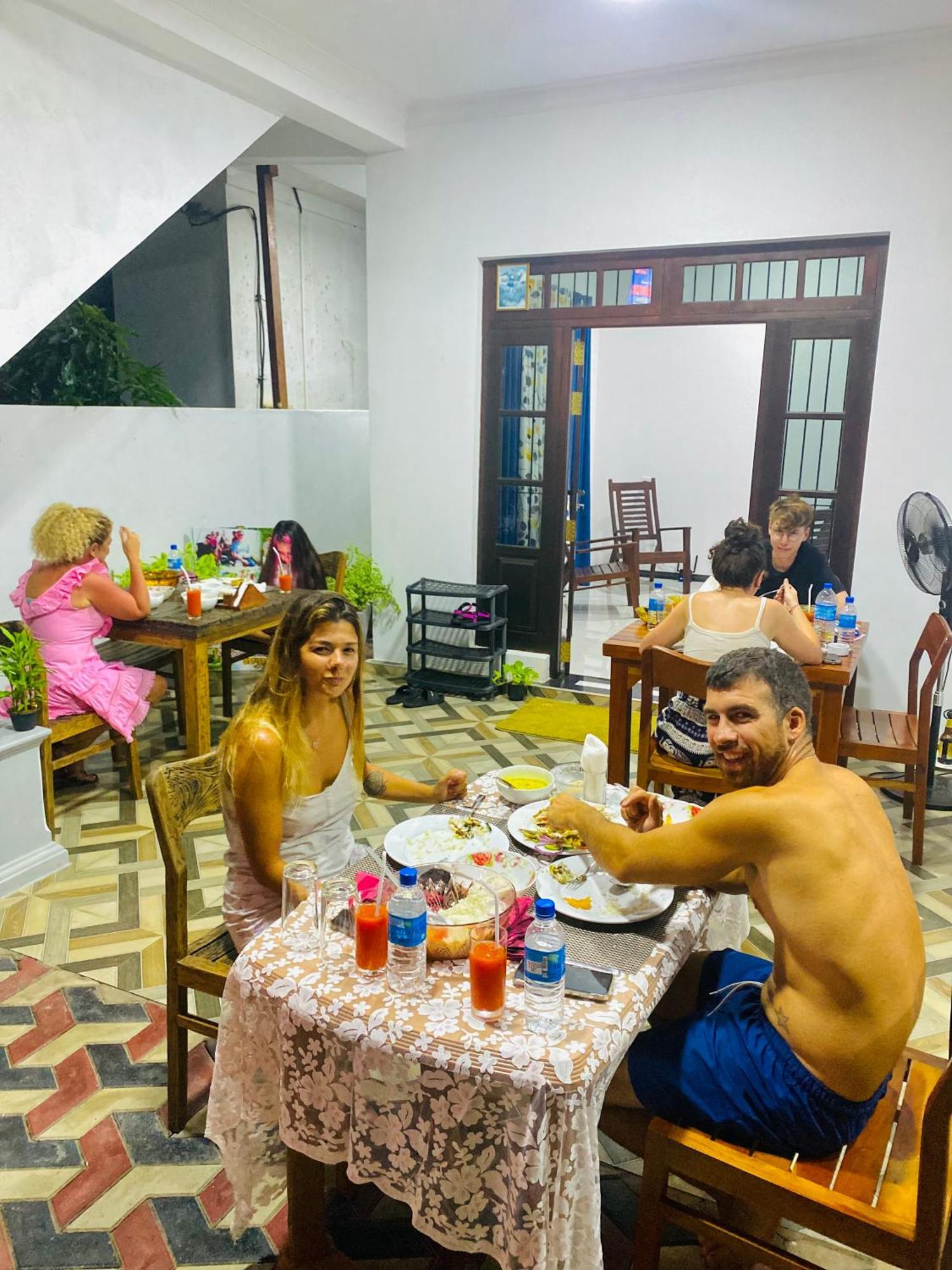 Mario Family Villa And Restaurant Negombo Buitenkant foto