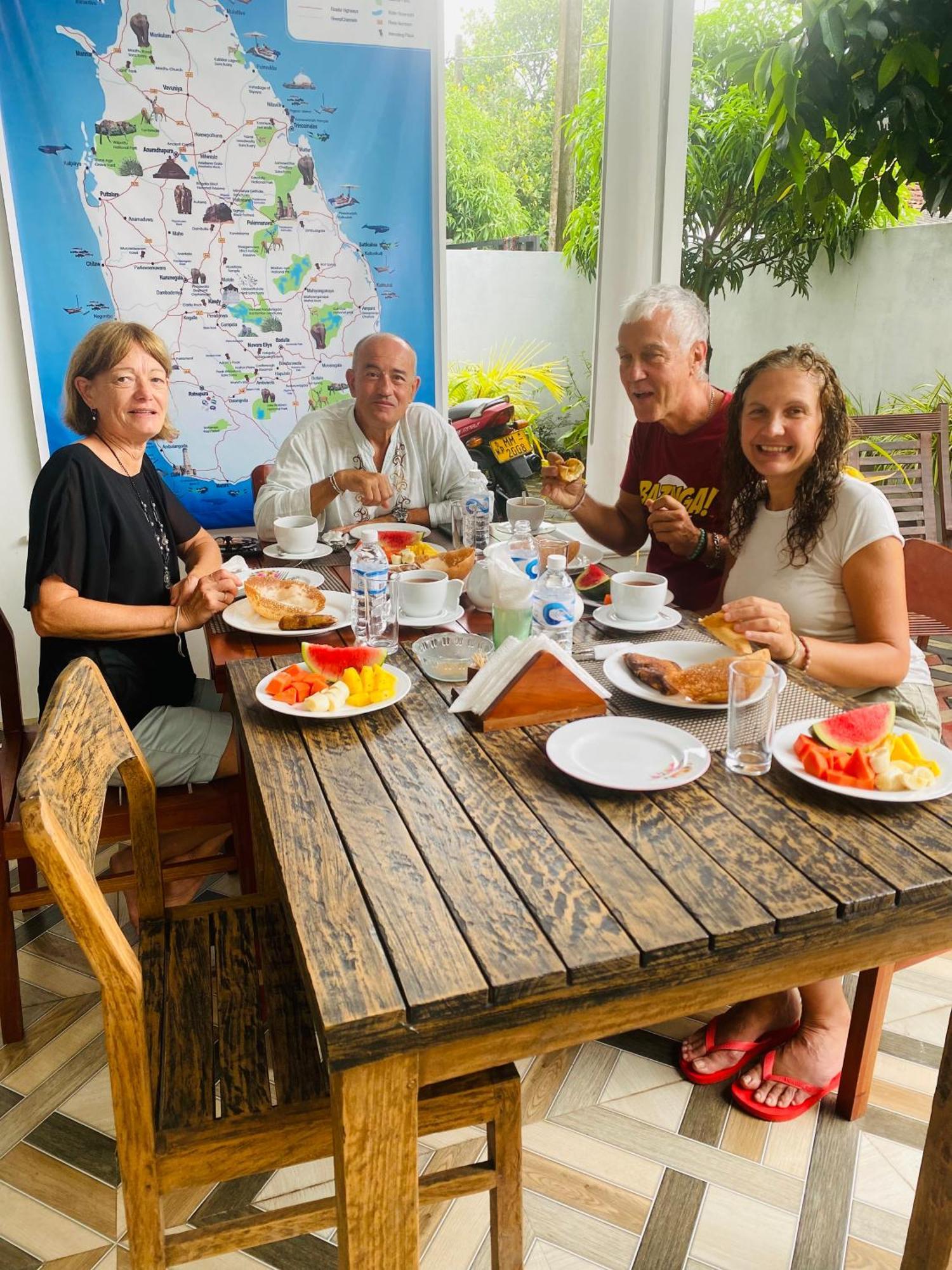 Mario Family Villa And Restaurant Negombo Buitenkant foto