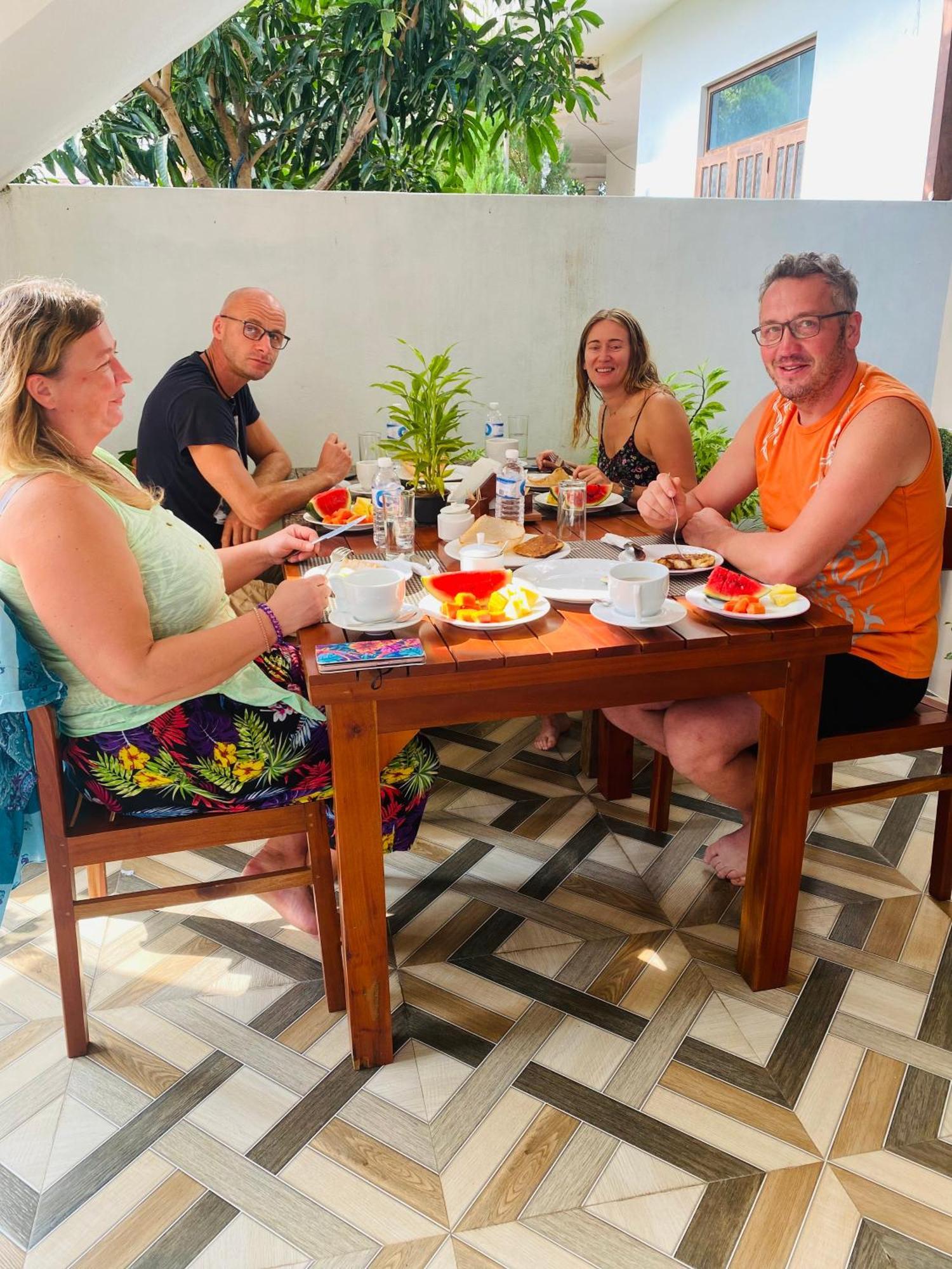 Mario Family Villa And Restaurant Negombo Buitenkant foto