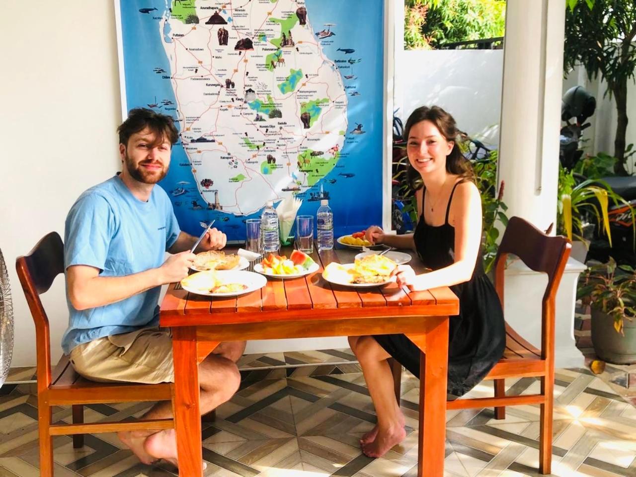 Mario Family Villa And Restaurant Negombo Buitenkant foto